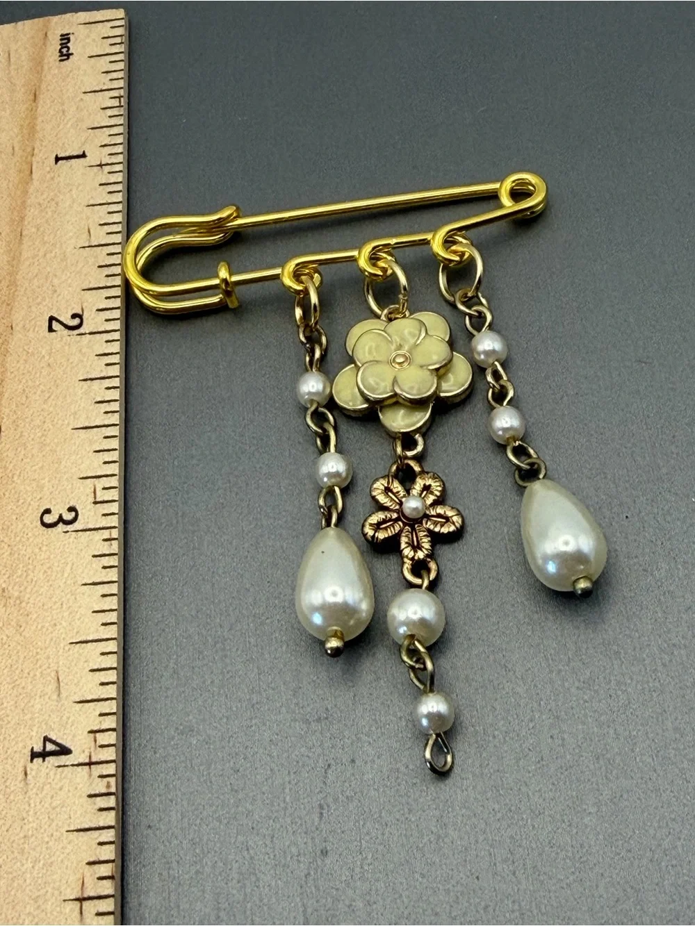 Light Yellow Resin Flower and Pearl Drop Safety Pin Brooch Gold Tone